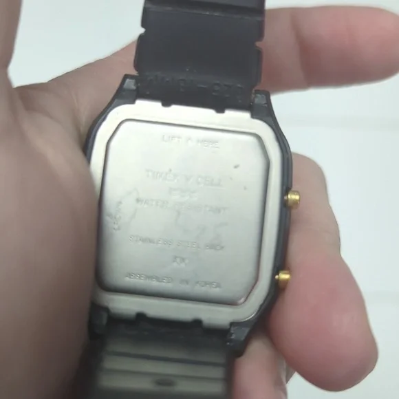 Ultra Rare Vintage Analog 90's Watch - Picture 6 of 9